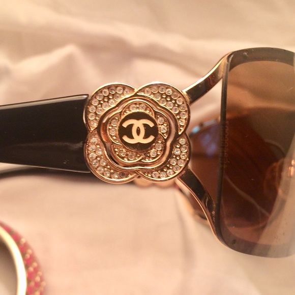 CHANEL SUNGLASSES - Picture 2 of 8